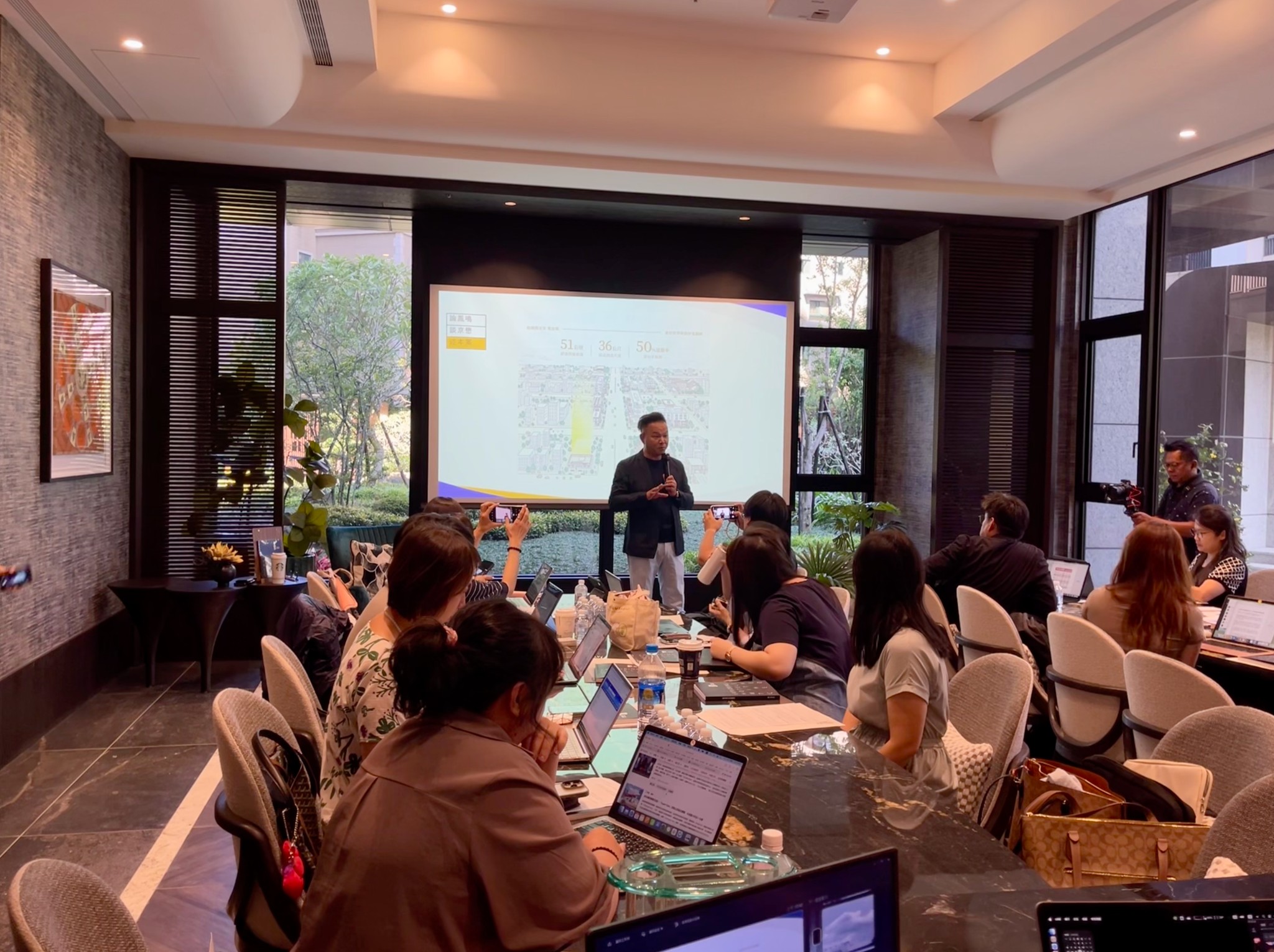 561751944 1389307479868755 7602251445438768959 N