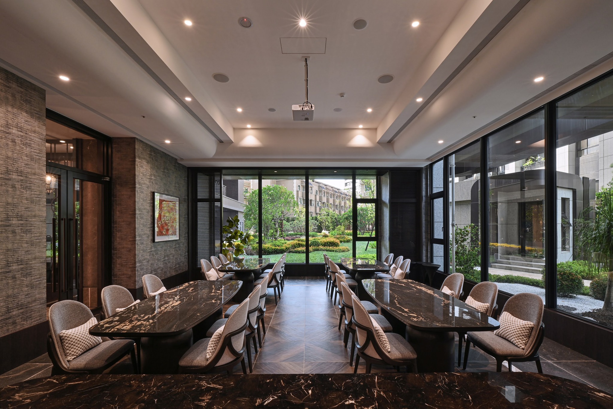 563544939 1389310269868476 9992945194769938 N